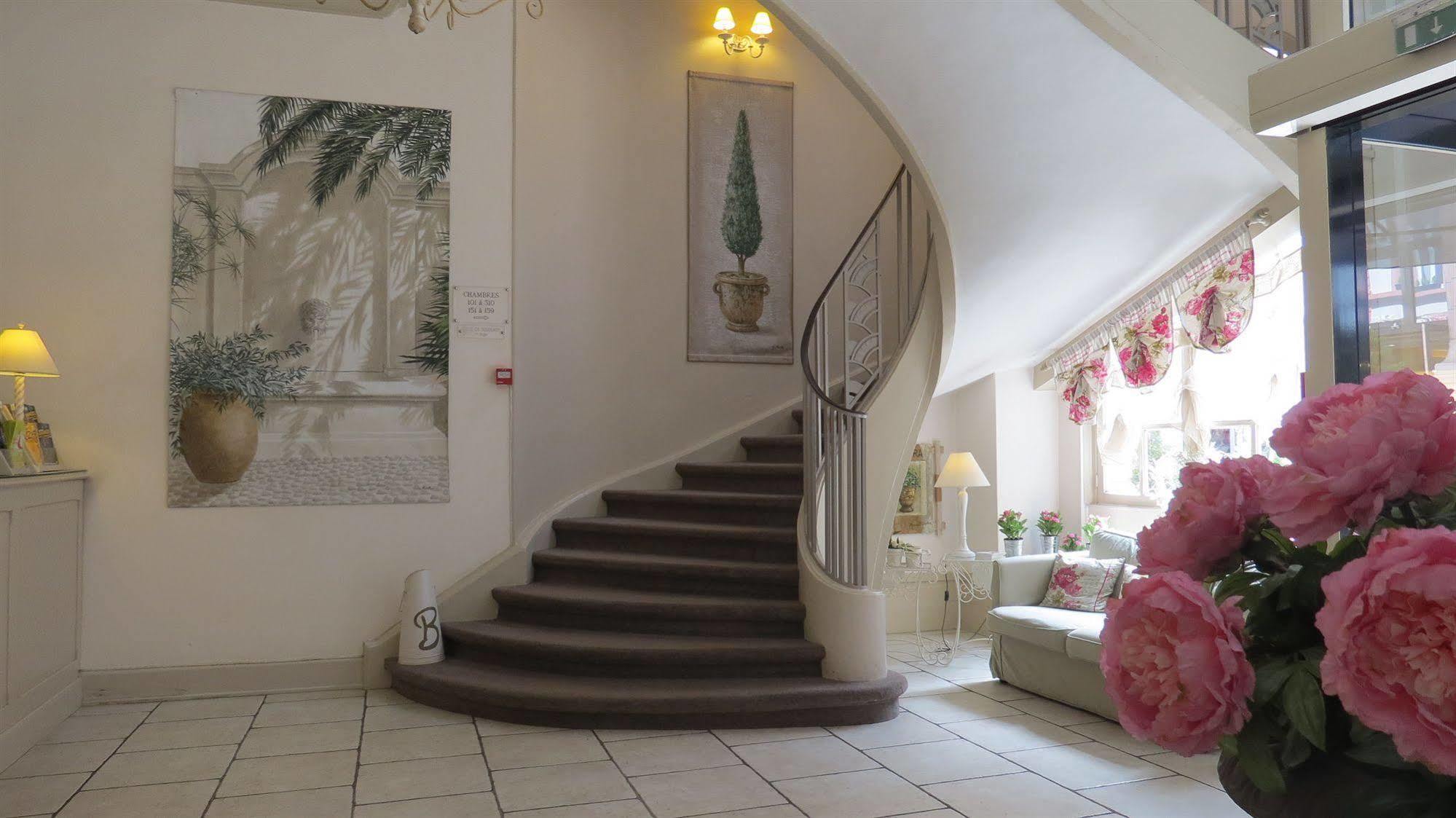 Brit Hotel Bristol Montbéliard Centre Buitenkant foto
